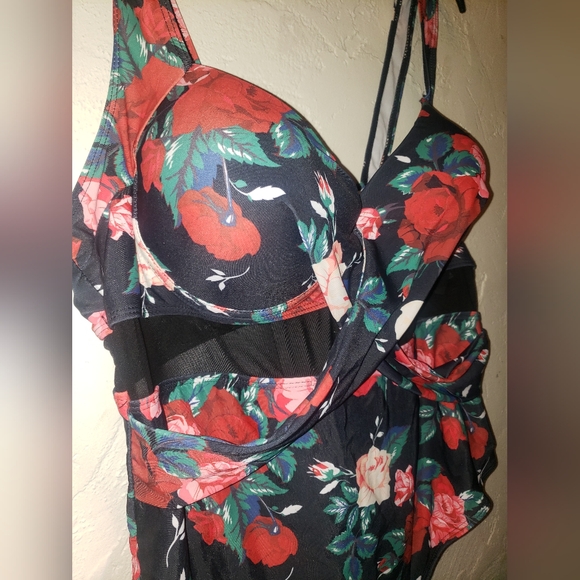 Plus Size 2x Floral Swimsuit 18 20 Fit underwire one piece 🏊♂️ - Picture 2 of 7